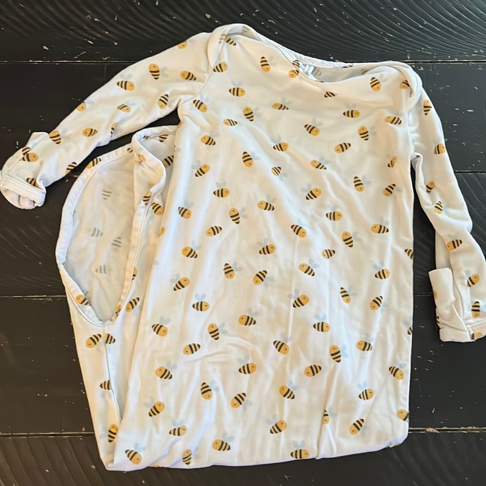 Posh peanut. Worn a few times, and in excellent condition.